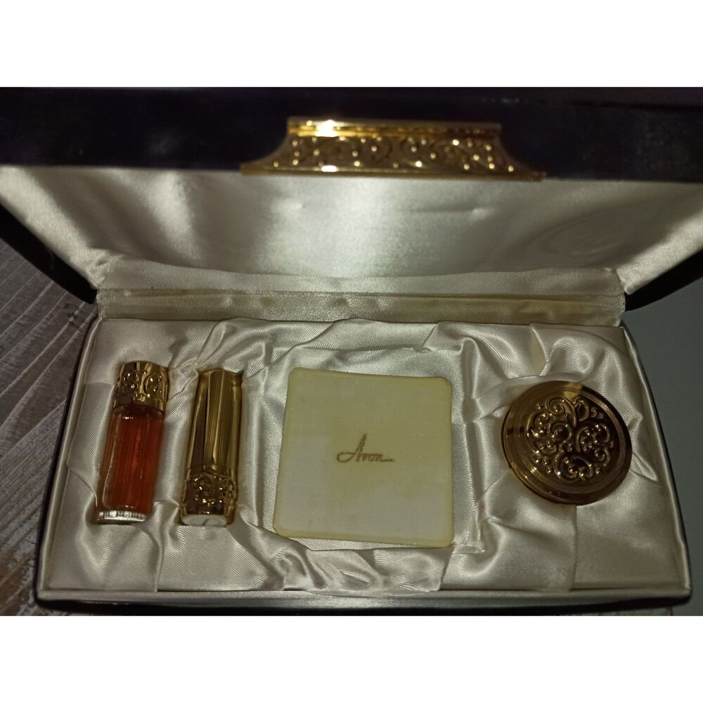 AVON - Vintage Cosmetic Gift Set - Compact, Perfume (Golden Promise), Lipstick